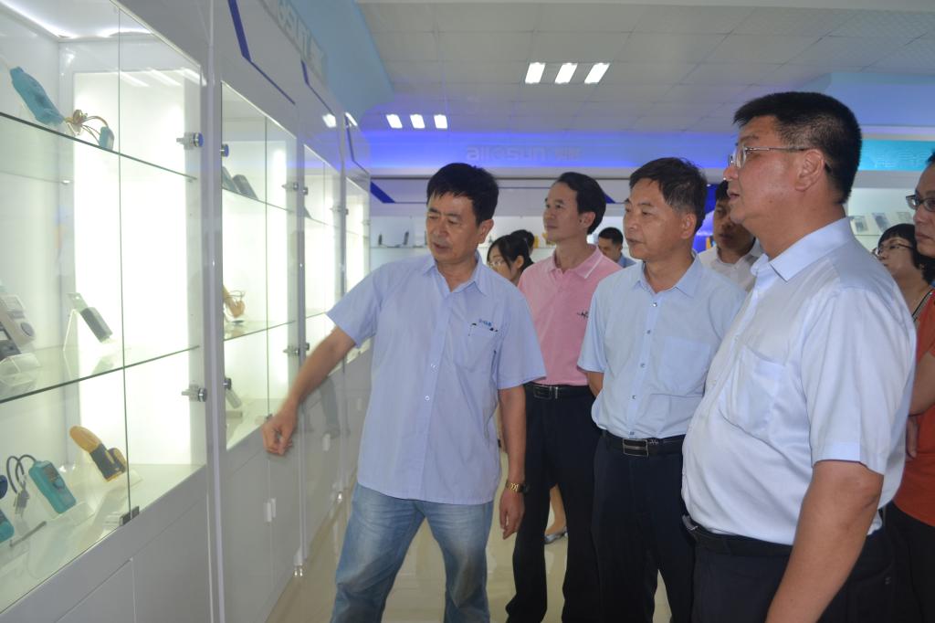 参观漳州东方科技集团科技展厅